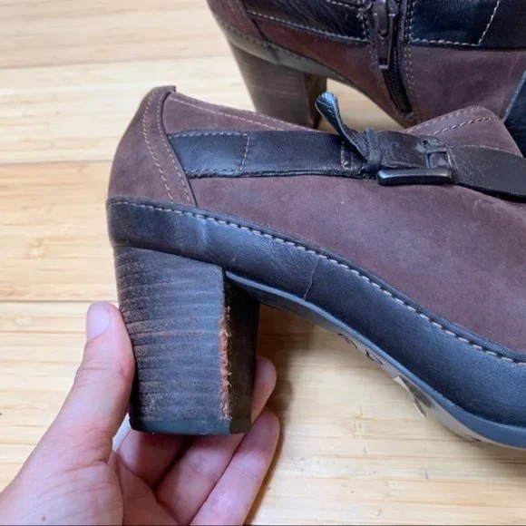 CLARK’S Artisan heeled ankle boots, 8.5. - Picture 3 of 8